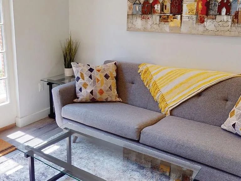 231 Washington Residences — Photo 3