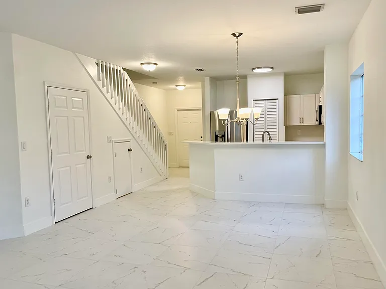 4987 SE Mariner Garden Cir — Photo 4