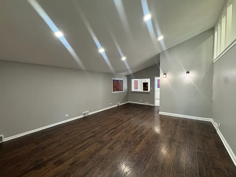 15230 Meadow Ln — Photo 2