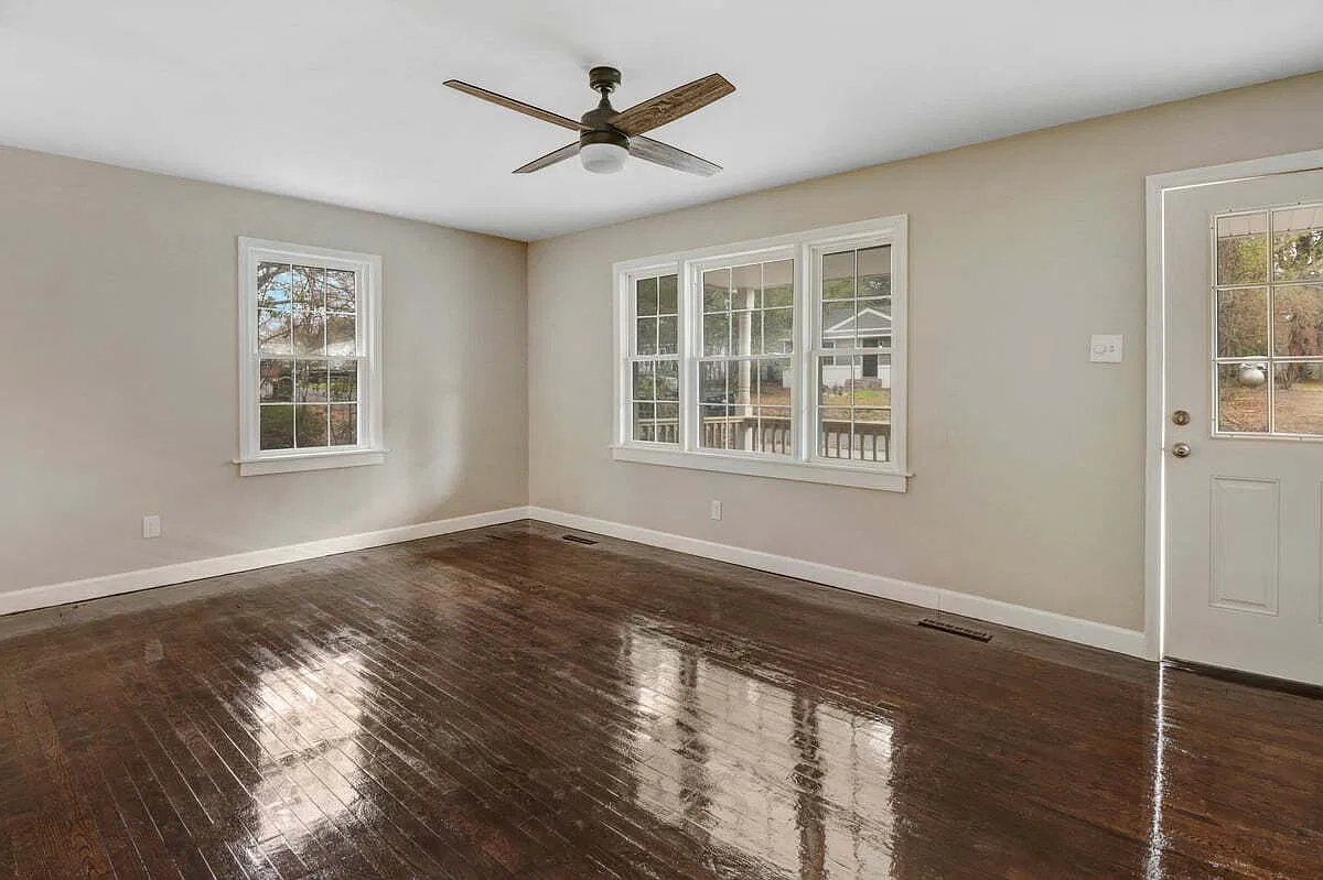 3 bed, 2.0 bath, 1080 sqft, $1,200 — Photo 3