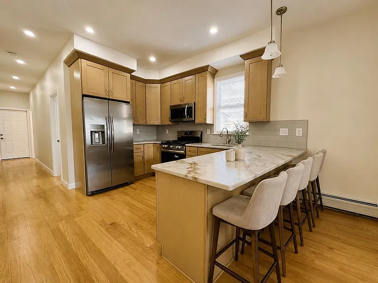 21 E 15th St #1 — Photo 9