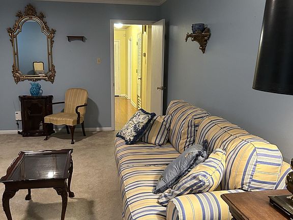 2nd image of 4008 S Fir St
