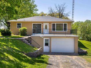 1259 Sandy Ln, Hazel Green, WI 53811