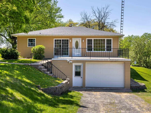 1259 Sandy Ln, Hazel Green, WI 53811