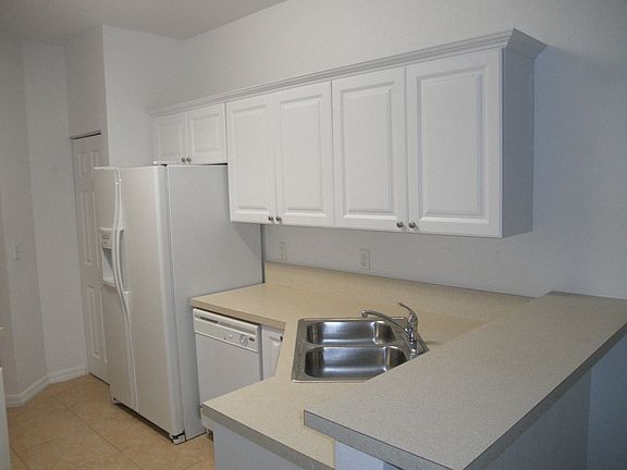 5th image of 909 Pipers Cay Dr