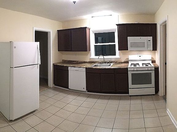 3rd image of 909 Cambridge Ave