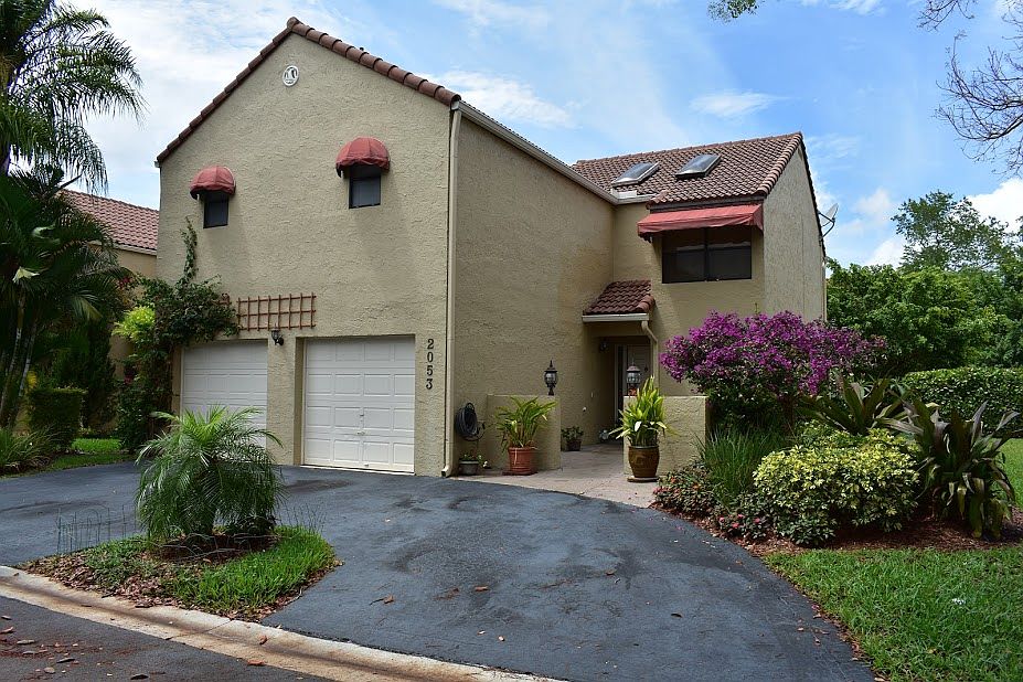 1st image of 2053 Maplewood Dr