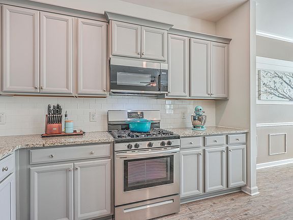 5th image of 215 Firewheel Ct