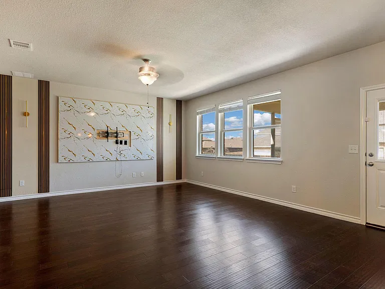1341 Eagle Ray St — Photo 4