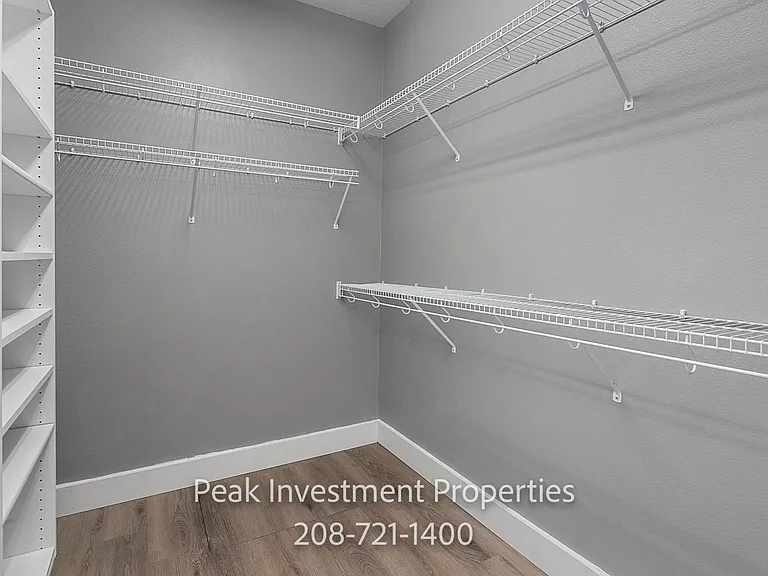 4721 S Silvermaple Ave — Photo 16