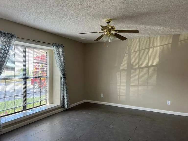 1514 Manor Dr NE — Photo 13
