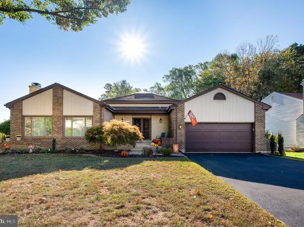 4 Paddington Ct, Hockessin, DE 19707