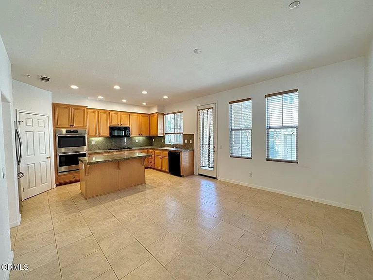 1202 Bayside Cir — Photo 18