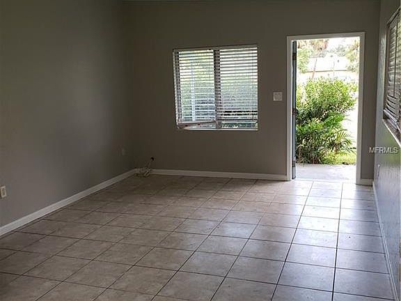 5th image of 725 Pinecrest Dr W