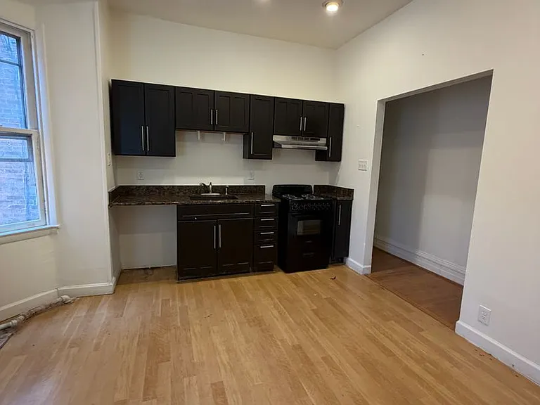 110 S Beaver St — Photo 26
