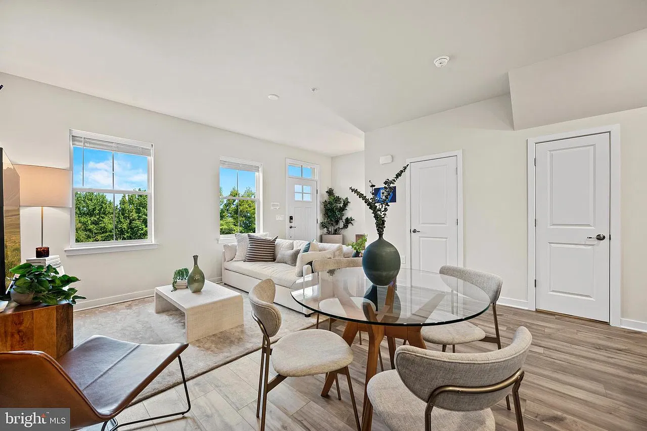 2 bed, 2.5 bath, 1237 sqft, $2,600 — Photo 2