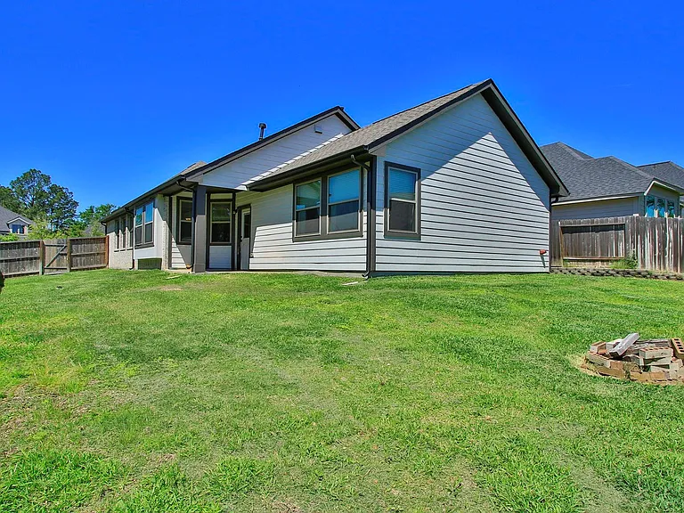 320 Rise Ln — Photo 36