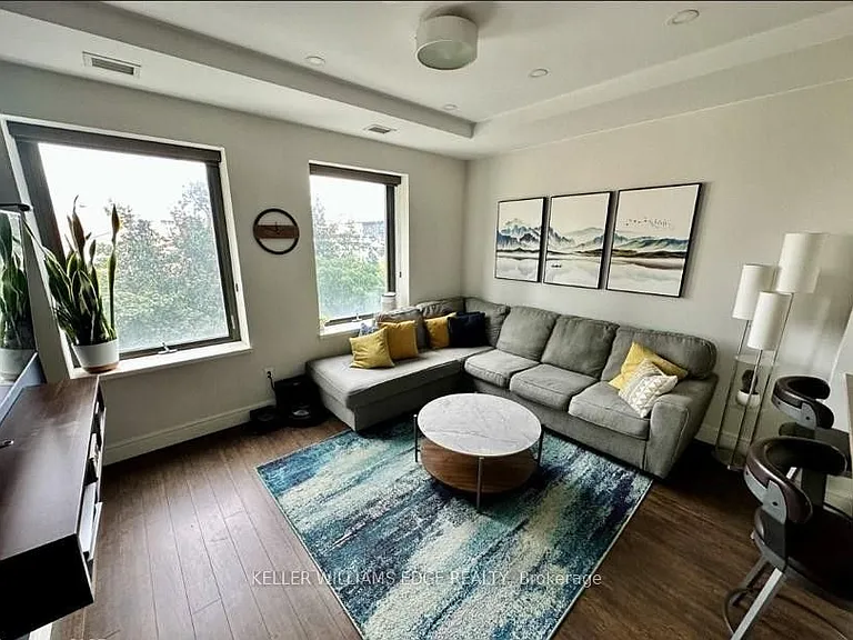 112 King St E #405 — Photo 9