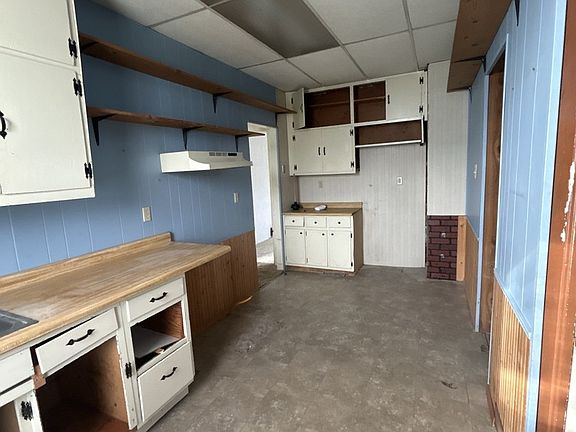 4th image of 404 E Essex St
