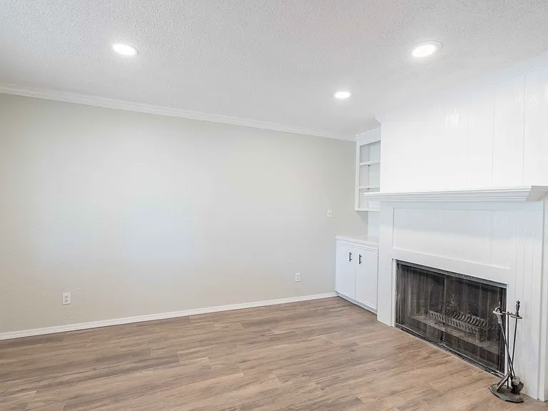 3321 S Ash Ave — Photo 3