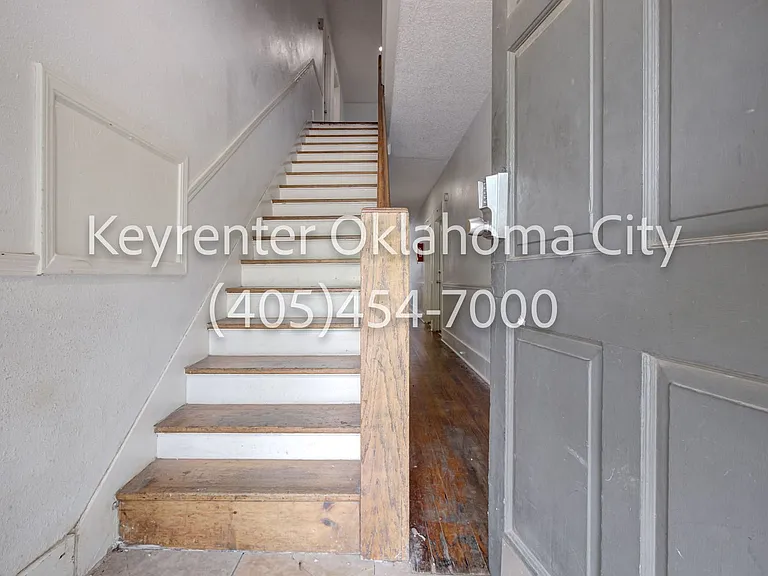 1700 N Robinson Ave — Photo 6