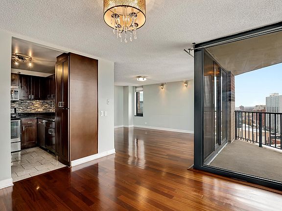 4th image of 3660 N Lakeshore Dr #1902