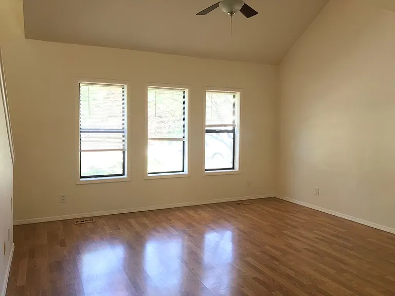 4271 N Pennfield Pl — Photo 6