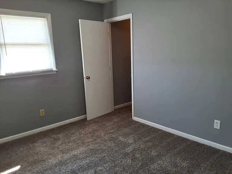 253 University Dr — Photo 20