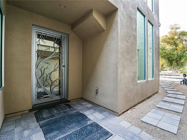 980 Vegas Valley Dr — Photo 4