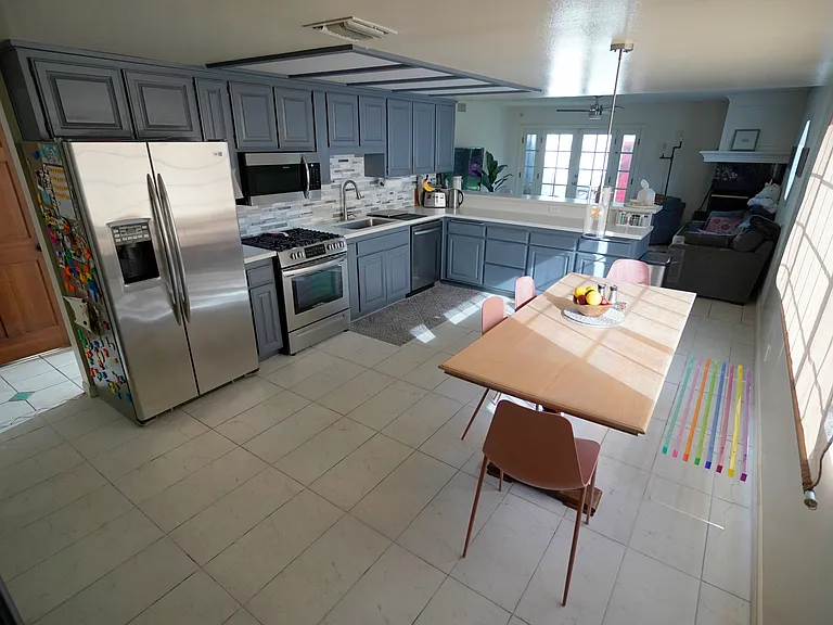 2916 W Verdugo Ave — Photo 2