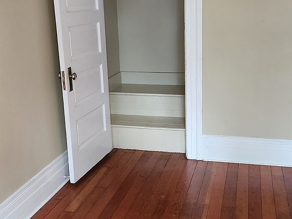 2nd image of 1771 Oak St