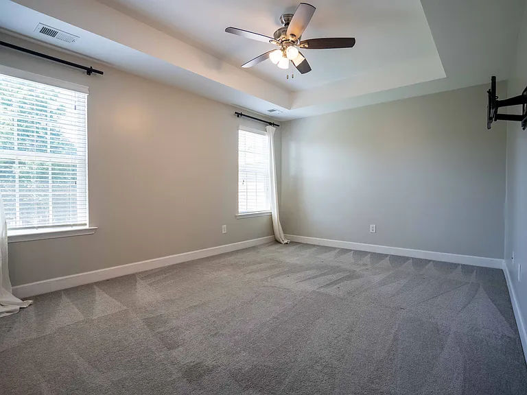 221 Berwick Dr — Photo 15