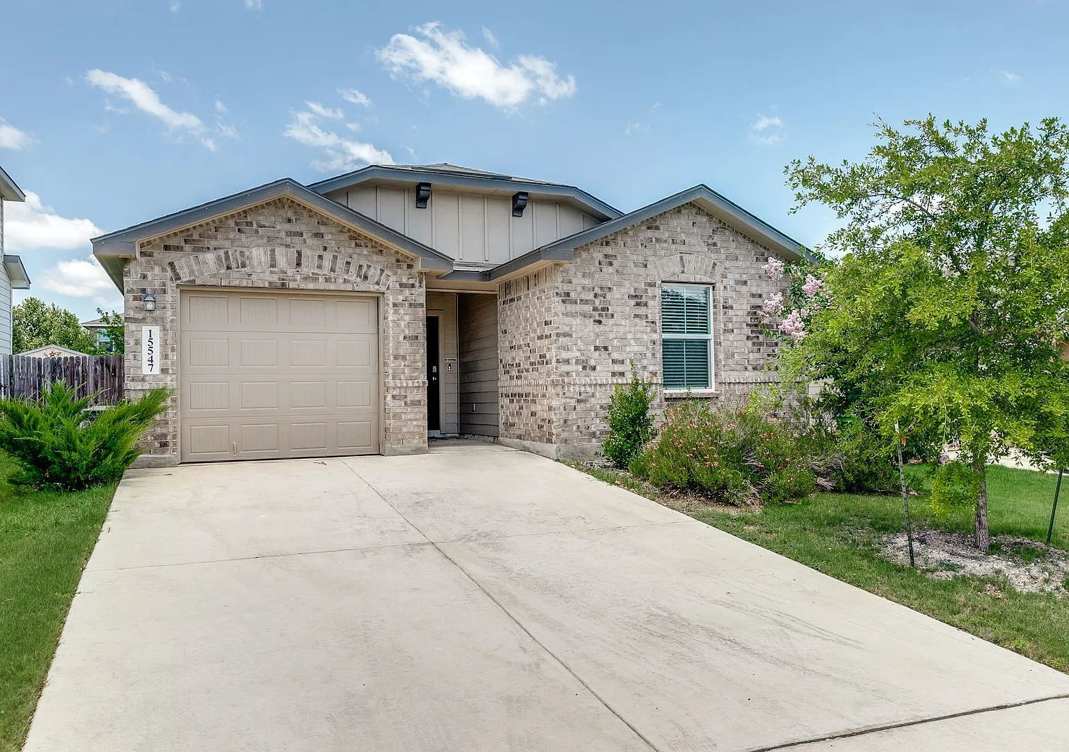 Beautiful 3-Bedroom D.R. Horton Home In Redbird Ranch — Photo 1