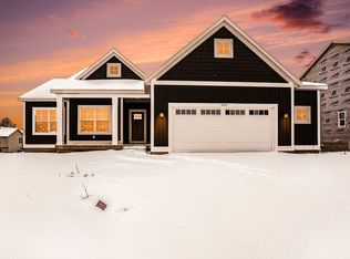 9525 Fields Dr, Zeeland, MI 49464