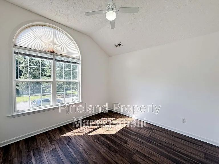 219 Woodland Dr — Photo 22