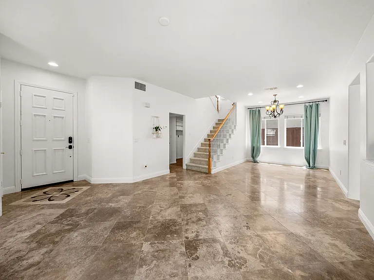 1546 Black Walnut Dr — Photo 5