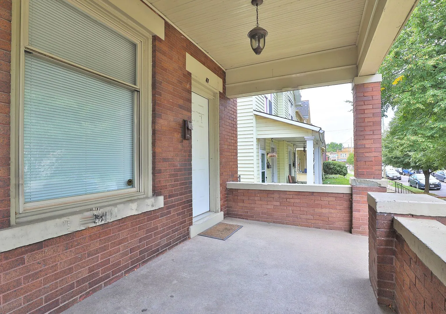 3 Bedroom , 2 Bath Newly Renovated Townhouse - Right off of High St - FREE Washer / Dryer and Off... — Photo 2