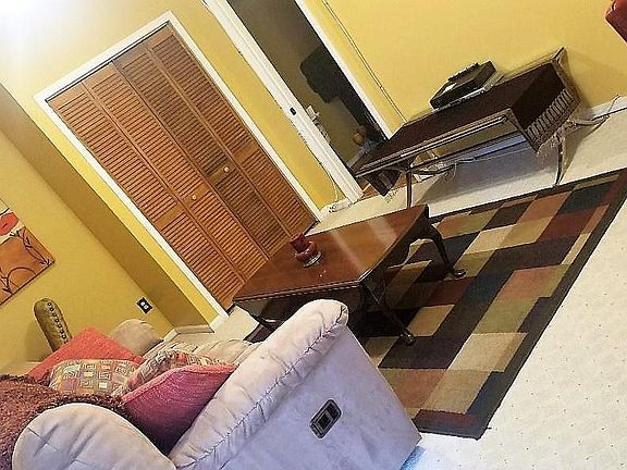 Welcome to your elegant and completely move-in ready apartme