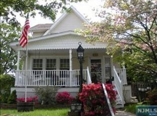 32 Hillside Ave, Teaneck, NJ 07666