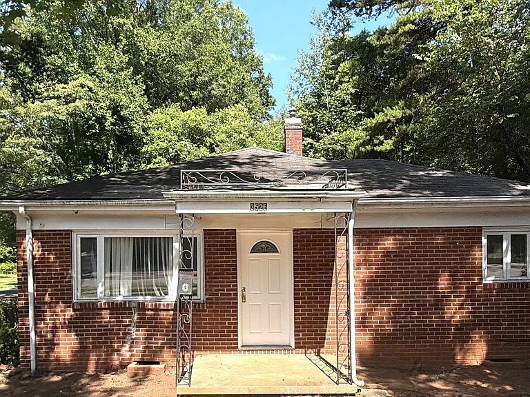 3526 Eastway Dr — Photo 1
