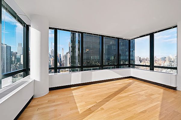 1st image of 420 E 61st St APT 14B