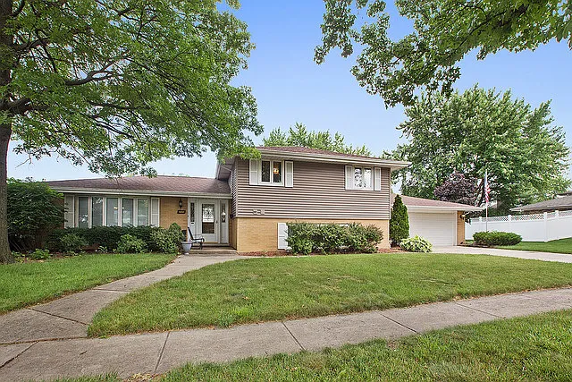 1201 Hillview Dr photo 1