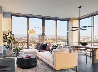 164 N Peoria St #908, Chicago, IL 60607