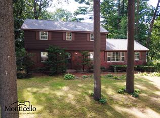 12 Pinewood Dr, Clifton Park, NY 12065