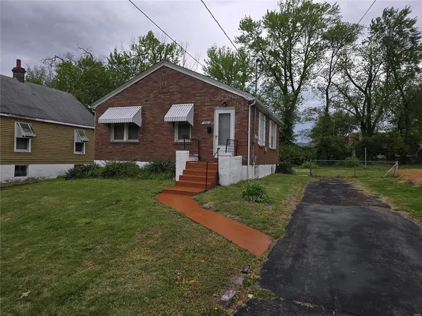 6745 Wynhill Dr, Saint Louis, MO 63133