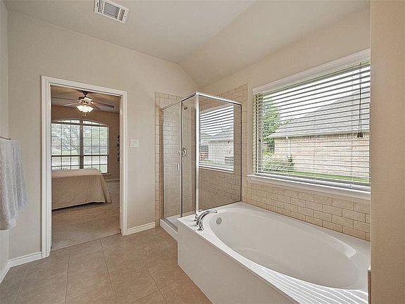 4th image of 1216 Lost Valley Dr