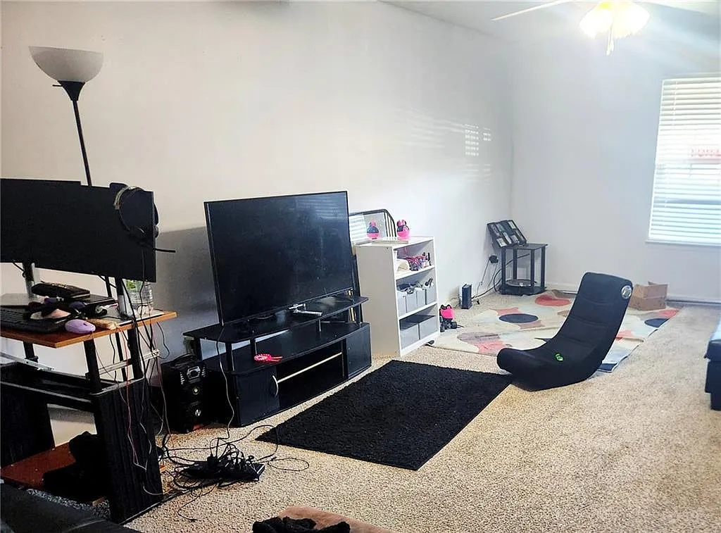 3 bed, 2.5 bath, 1320 sqft, $1,450 — Photo 4