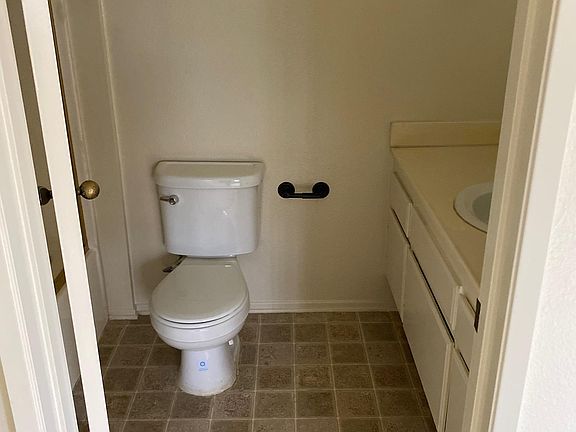 5th image of 107 N Oak Ave Unit 12