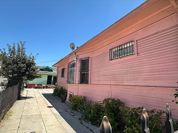 5th image of 4618 Wall St