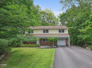 111 Naomi Ln, Cresco, PA 18326